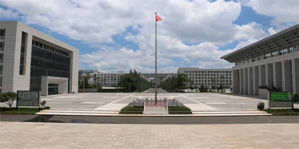 曲靖财经学校招生简章