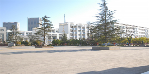 曲靖财经学校招生简章