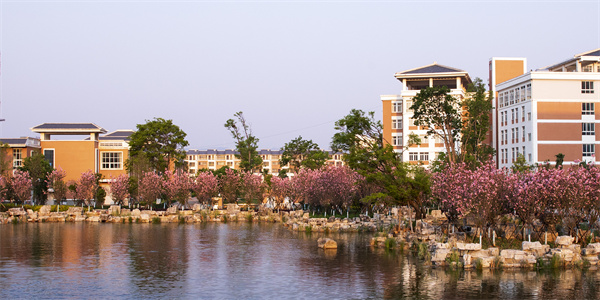 云南工业技师学院招生简章