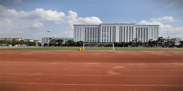 曲靖市麒麟职业技术学校招生简章